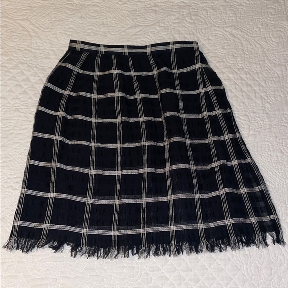 Carlisle Dresses & Skirts - Vintage Carlisle Black & White Linen/Cotton blend mini wrap skirt. Lined. Size 6
